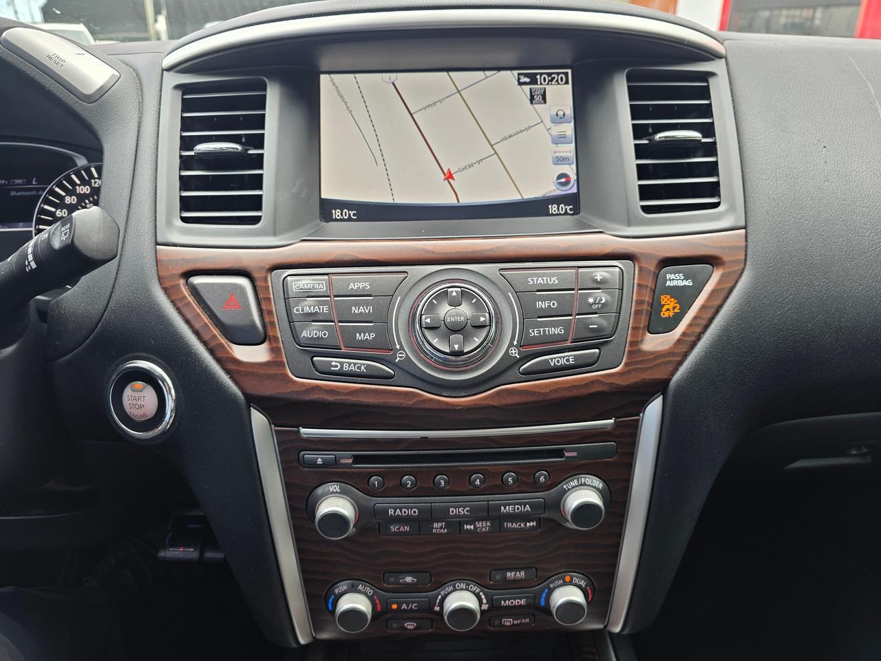 2017 Nissan Pathfinder Platinum 4WD 7 Passenger Photo