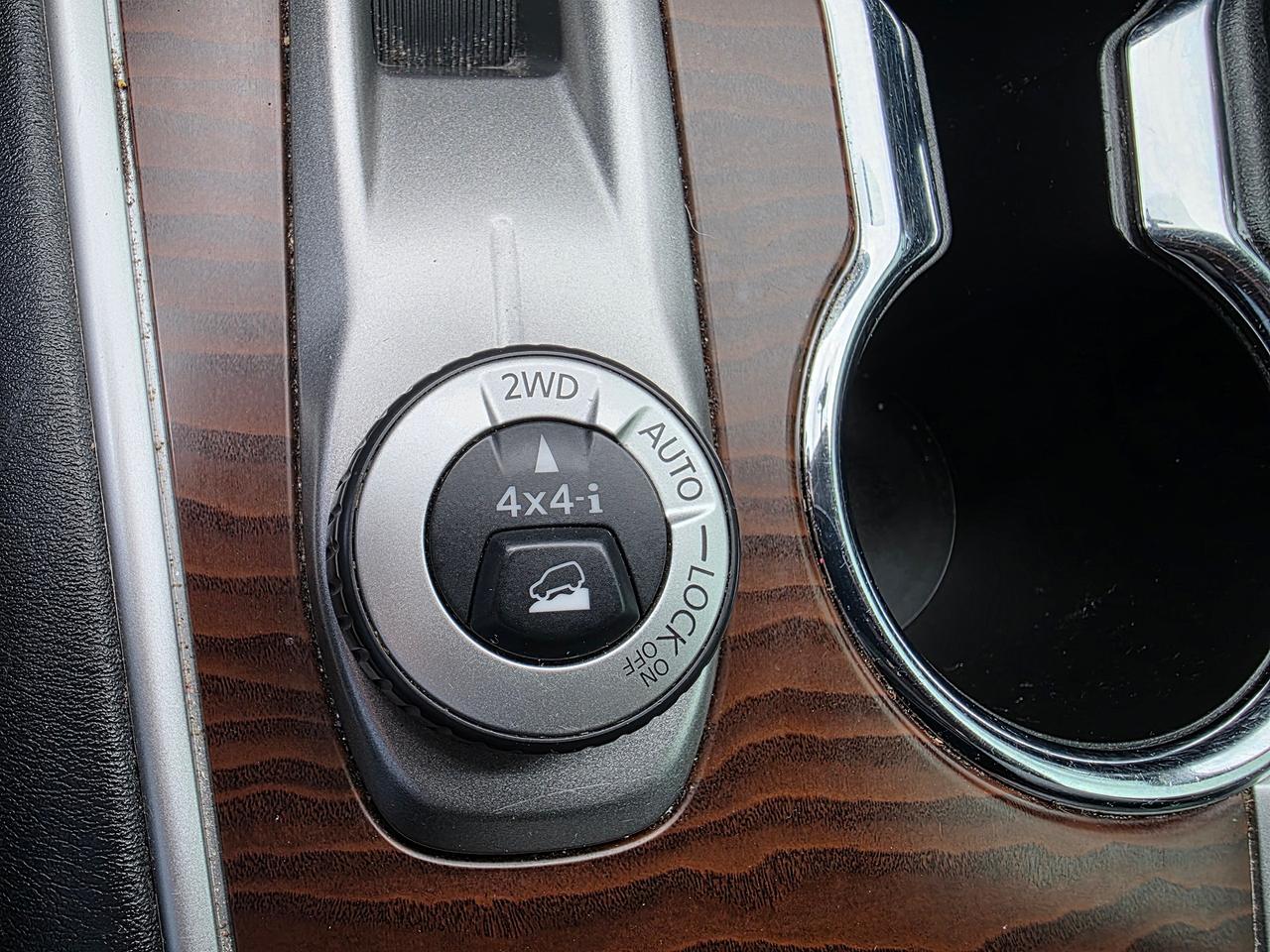 2017 Nissan Pathfinder Platinum 4WD 7 Passenger Photo