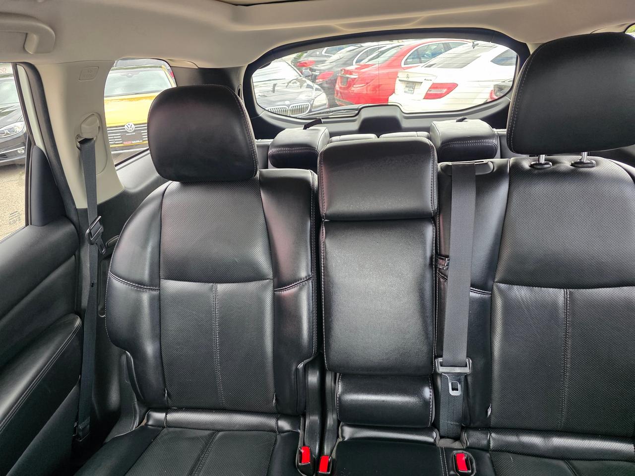 2017 Nissan Pathfinder Platinum 4WD 7 Passenger Photo