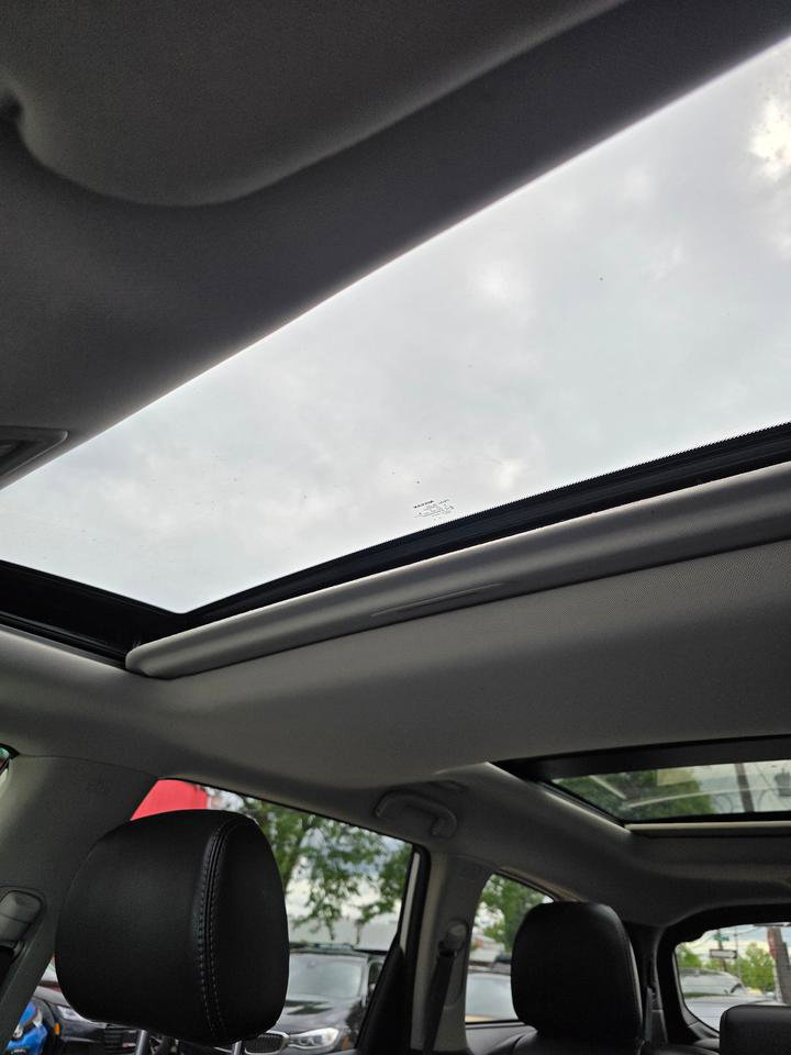 2017 Nissan Pathfinder Platinum 4WD 7 Passenger Photo