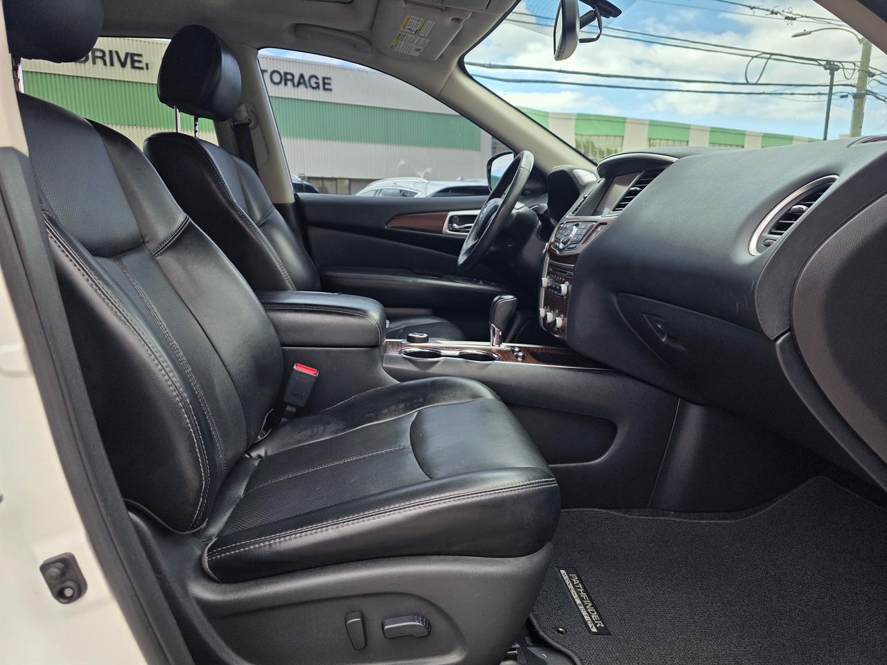 2017 Nissan Pathfinder Platinum 4WD 7 Passenger Photo