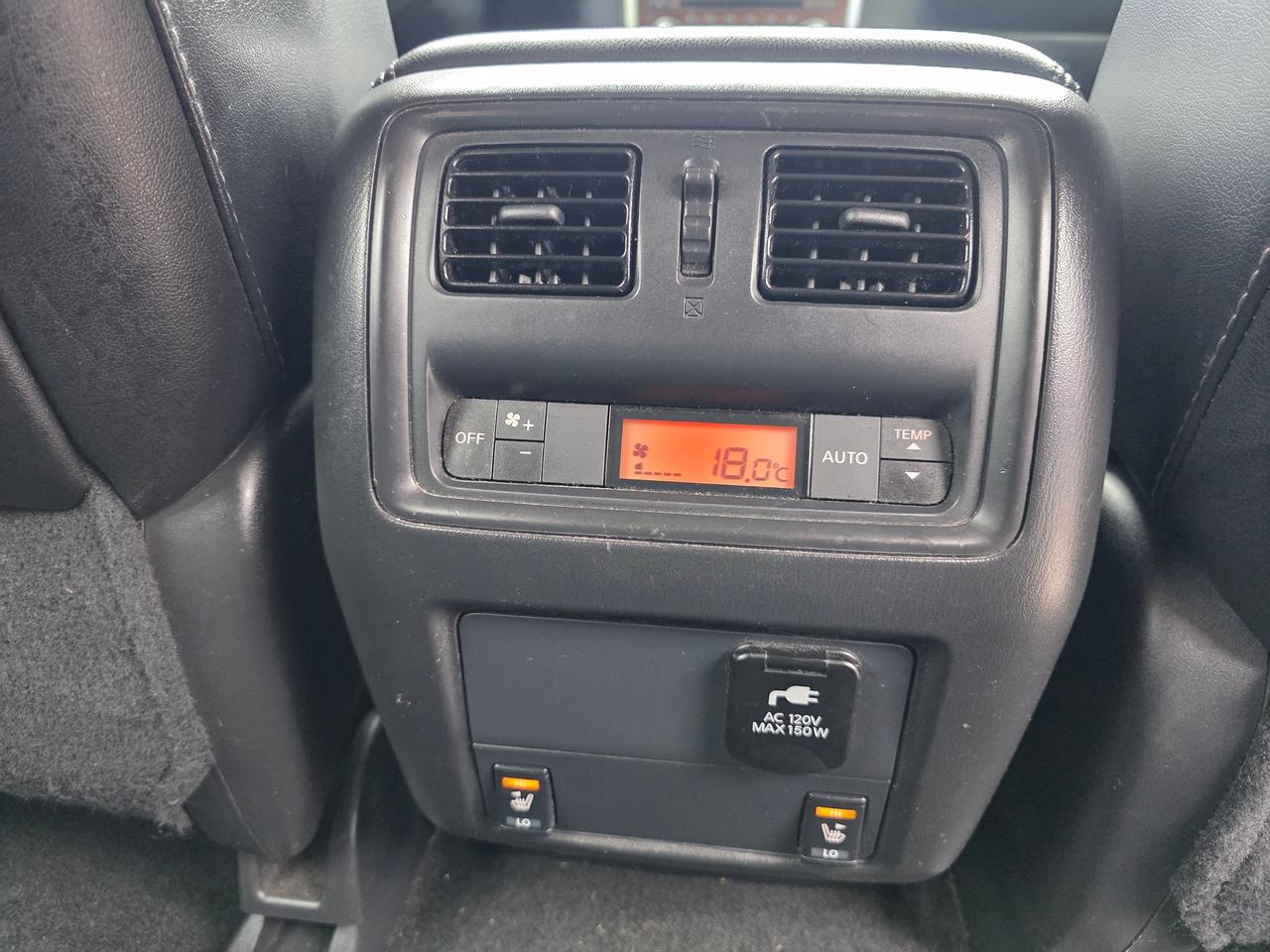 2017 Nissan Pathfinder Platinum 4WD 7 Passenger Photo