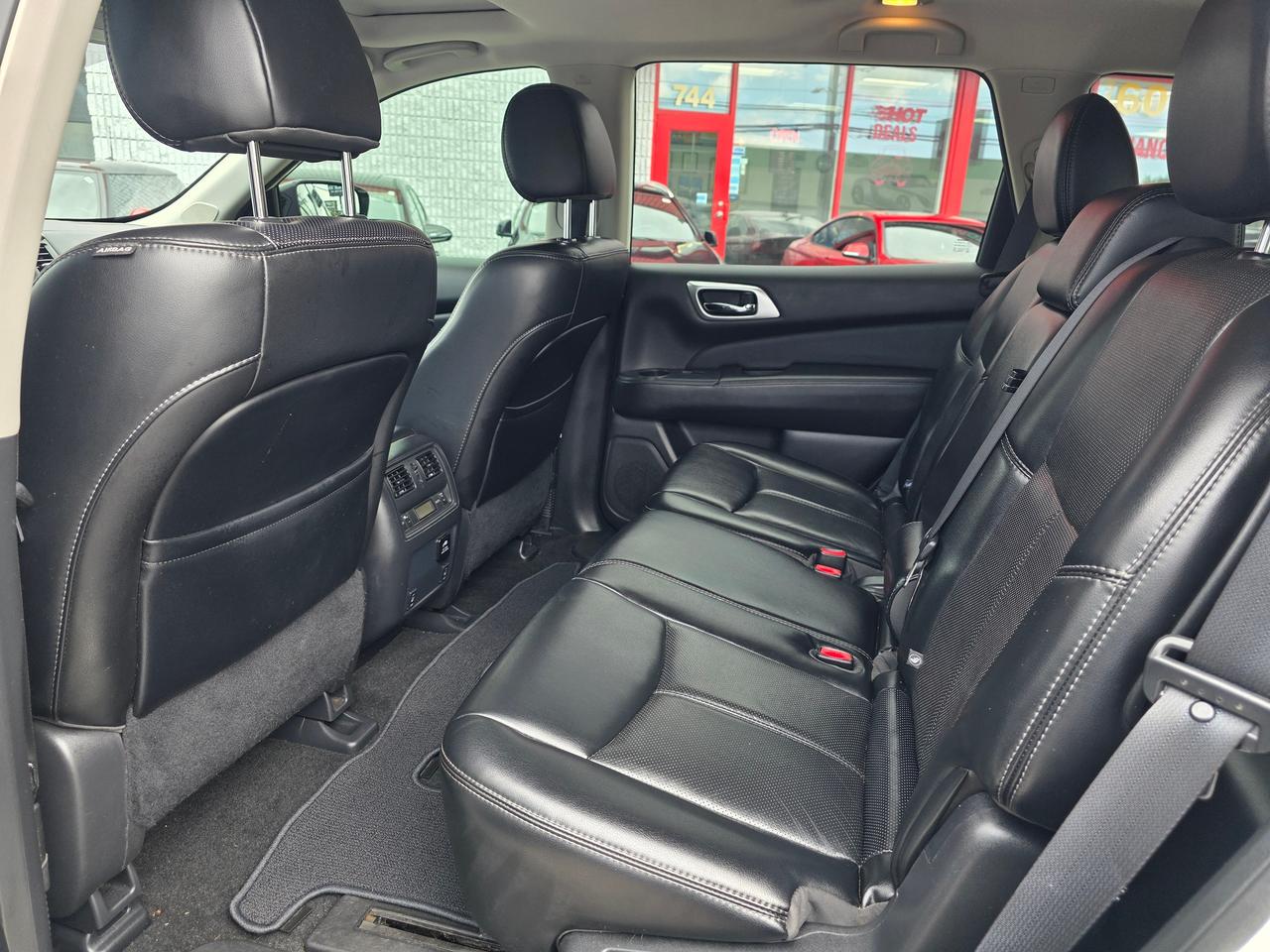 2017 Nissan Pathfinder Platinum 4WD 7 Passenger Photo