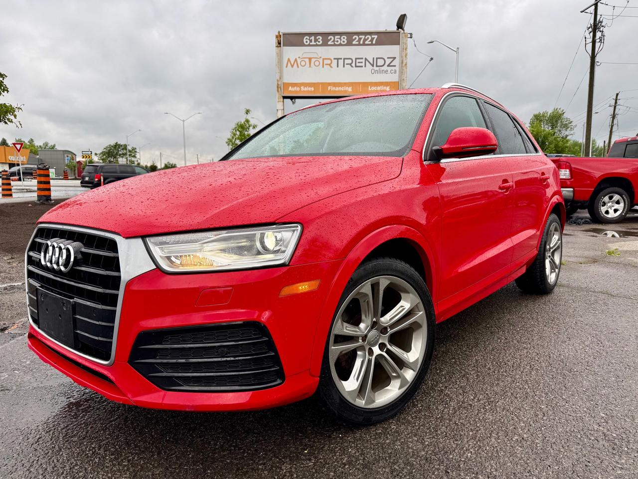 2018 Audi Q3 2.0T Progressiv Sunroof! Leather! NAV! Photo0