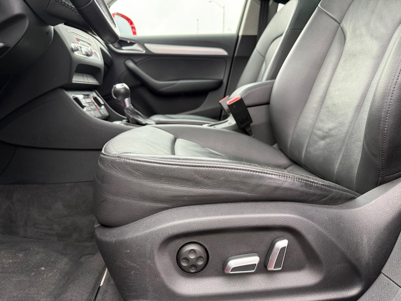 2018 Audi Q3 2.0T Progressiv Sunroof! Leather! NAV! Photo