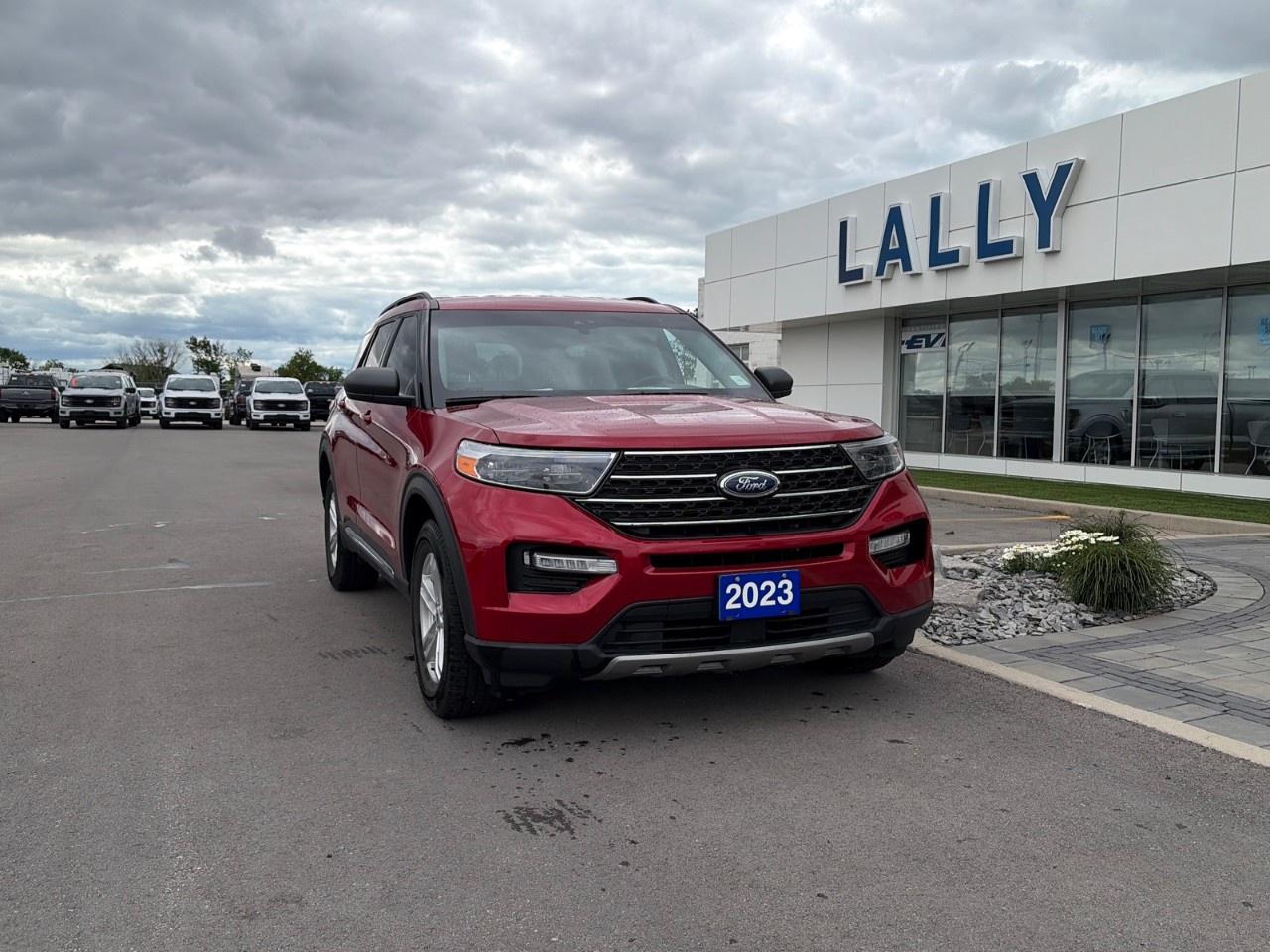 2023 Ford Explorer XLT 4WD Photo0