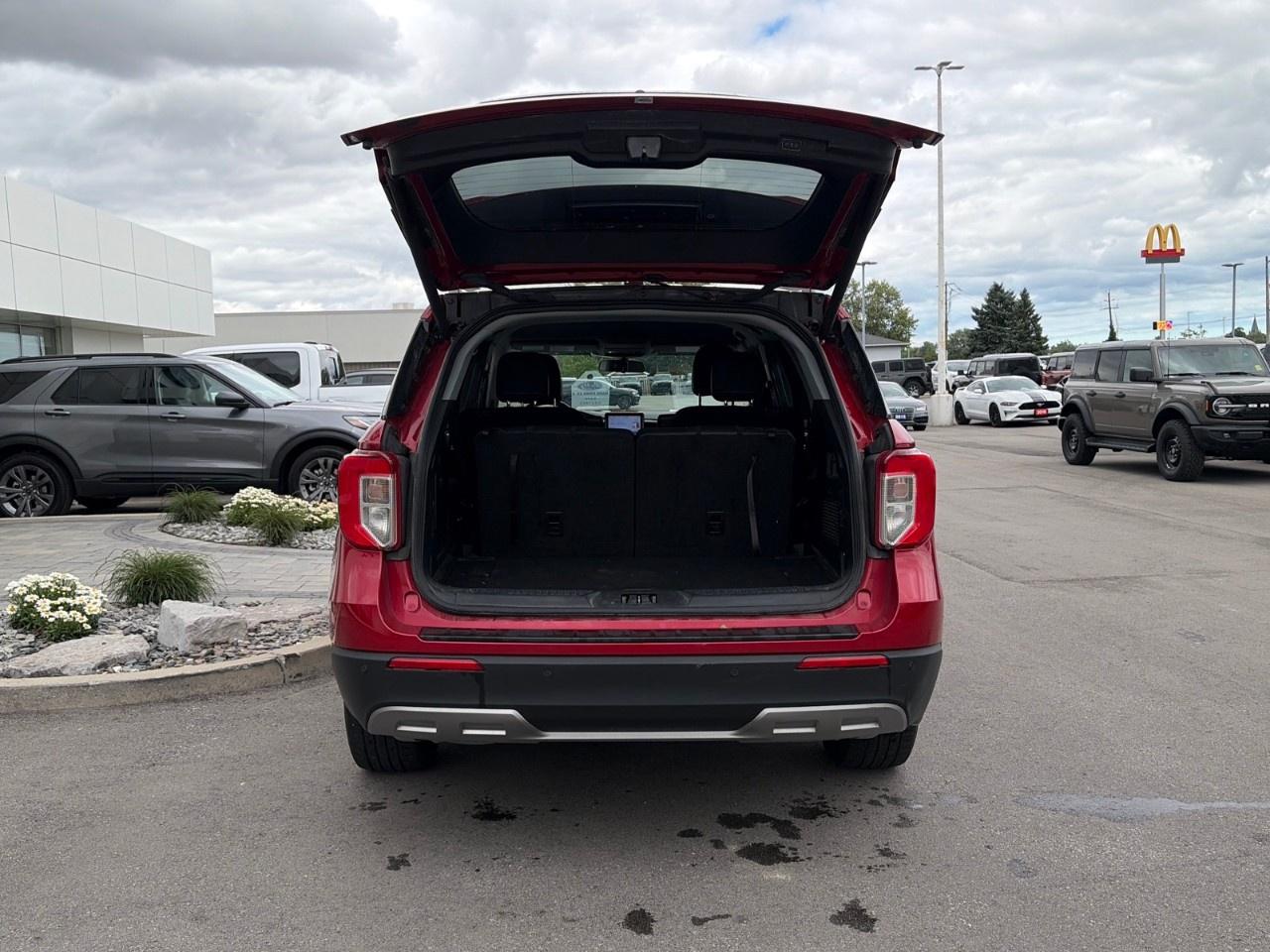 2023 Ford Explorer XLT 4WD Photo