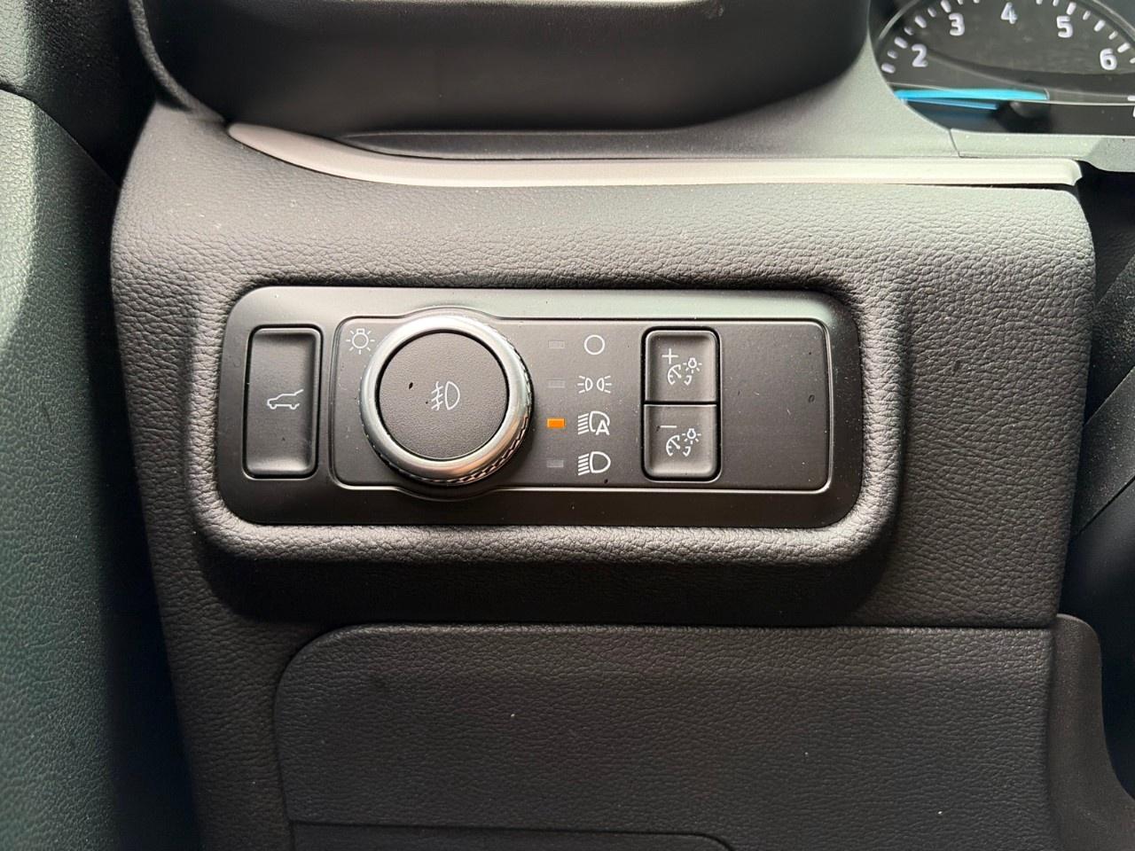 2023 Ford Explorer XLT 4WD Photo