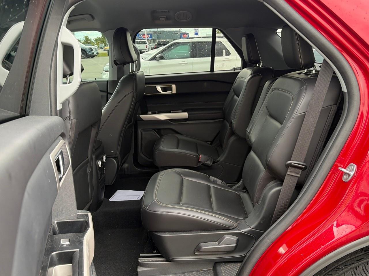 2023 Ford Explorer XLT 4WD Photo