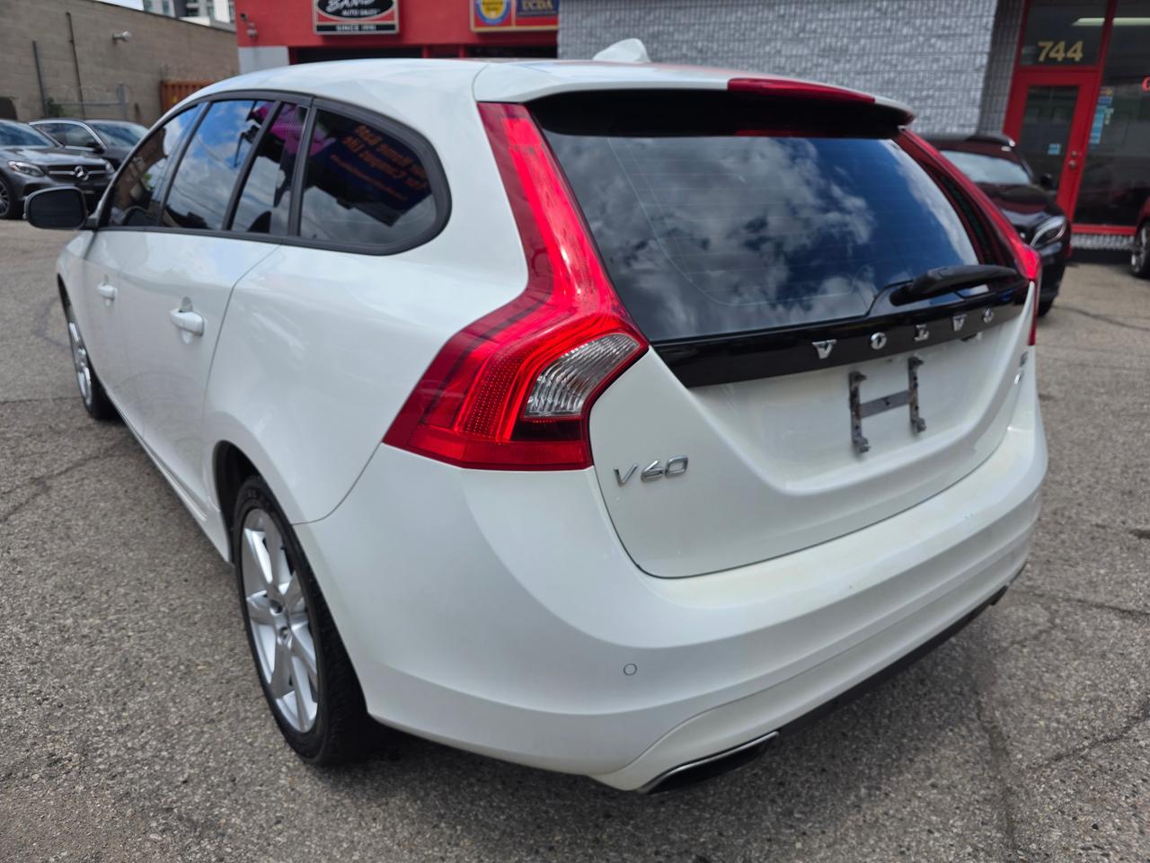 2018 Volvo V60 T5 4WD Photo