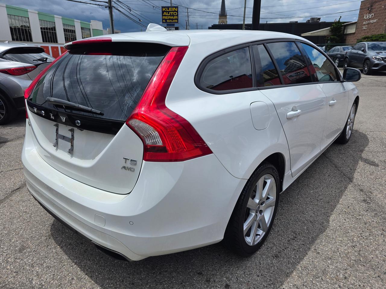 2018 Volvo V60 T5 4WD Photo