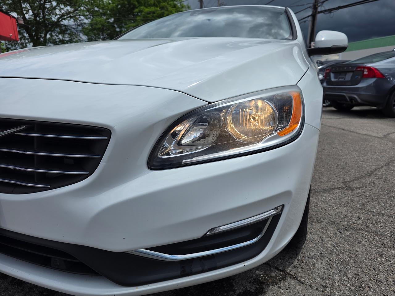 2018 Volvo V60 T5 4WD Photo