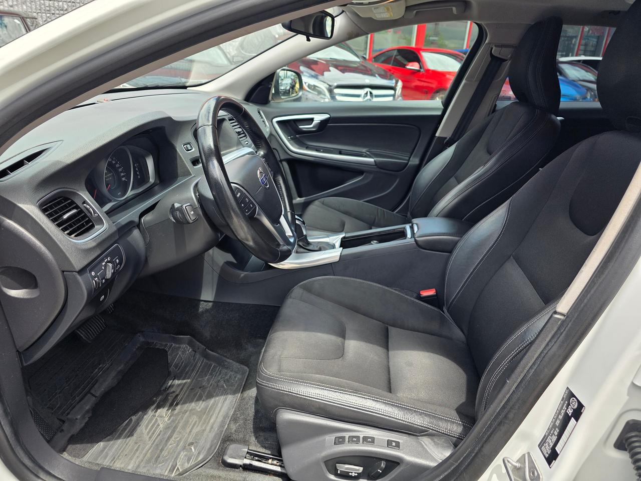 2018 Volvo V60 T5 4WD Photo