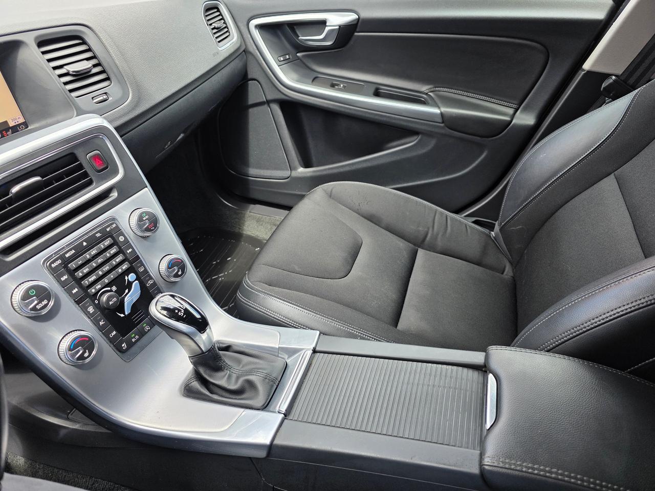 2018 Volvo V60 T5 4WD Photo