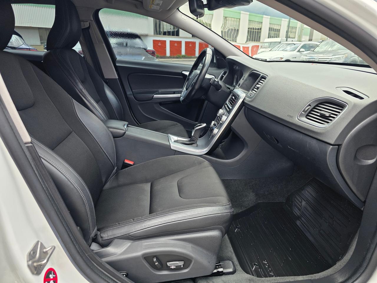 2018 Volvo V60 T5 4WD Photo