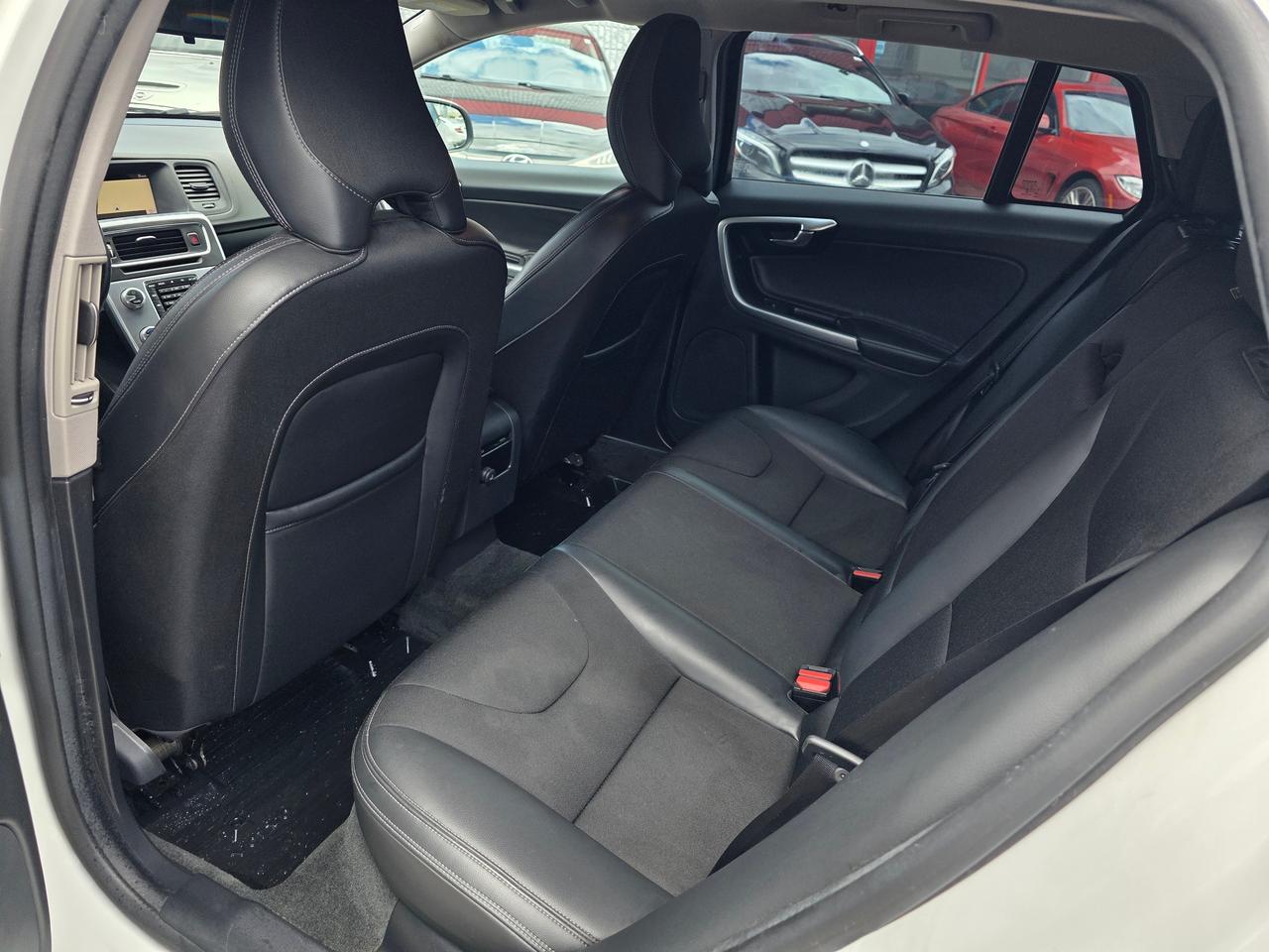 2018 Volvo V60 T5 4WD Photo