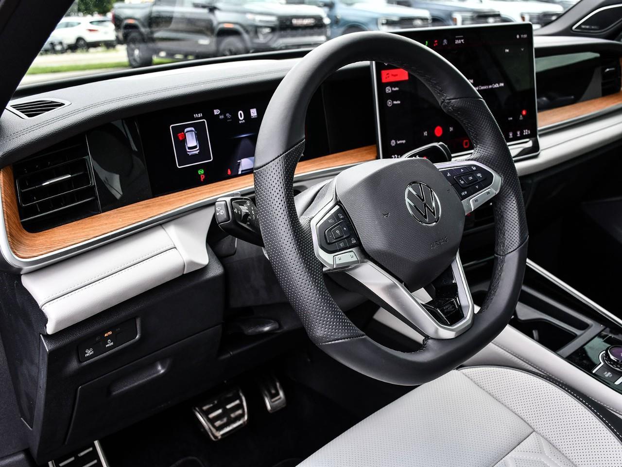 2025 Volkswagen Tiguan 2025 Volkswagen Tiguan - Highline R-Line | Stock #LKNO00494A Photo