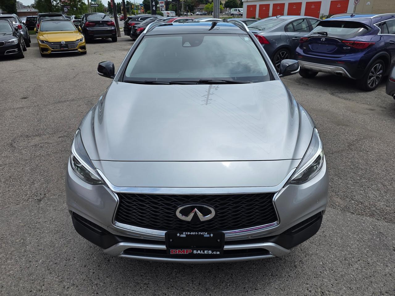 2017 Infiniti QX30 AWD Photo
