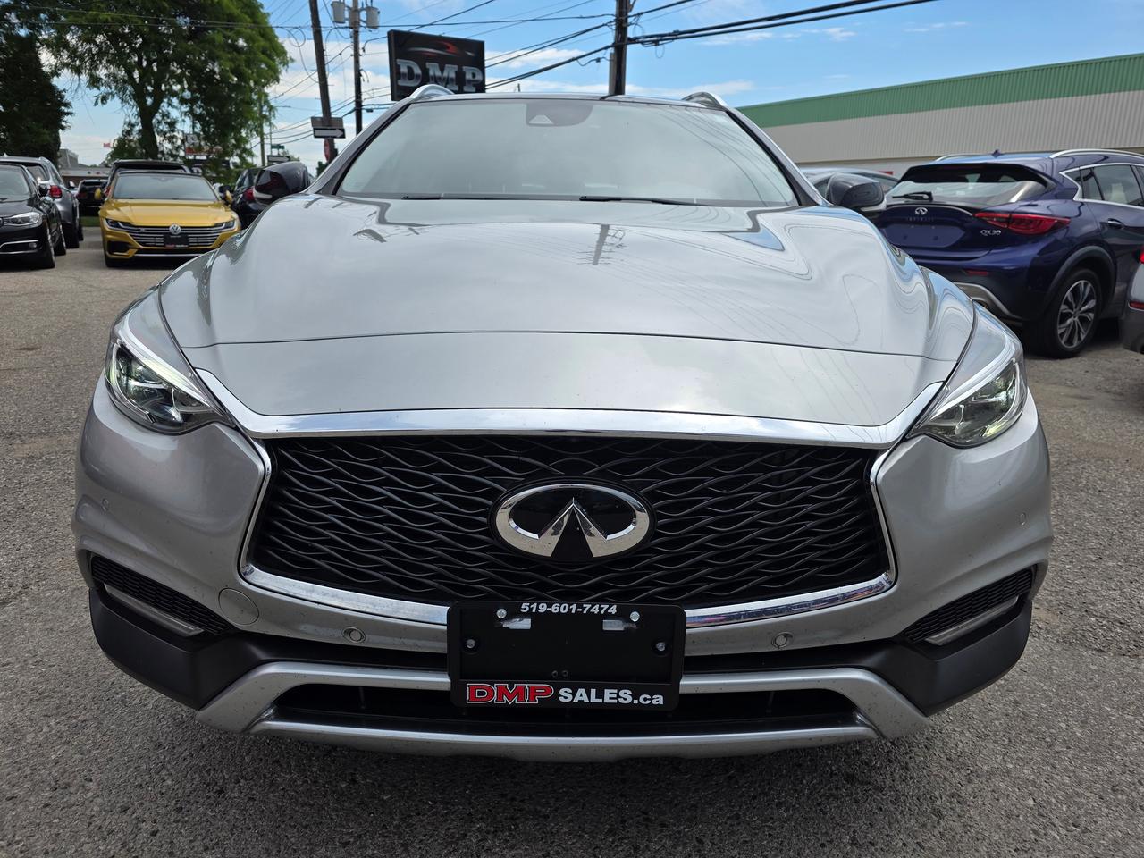 2017 Infiniti QX30 AWD Photo