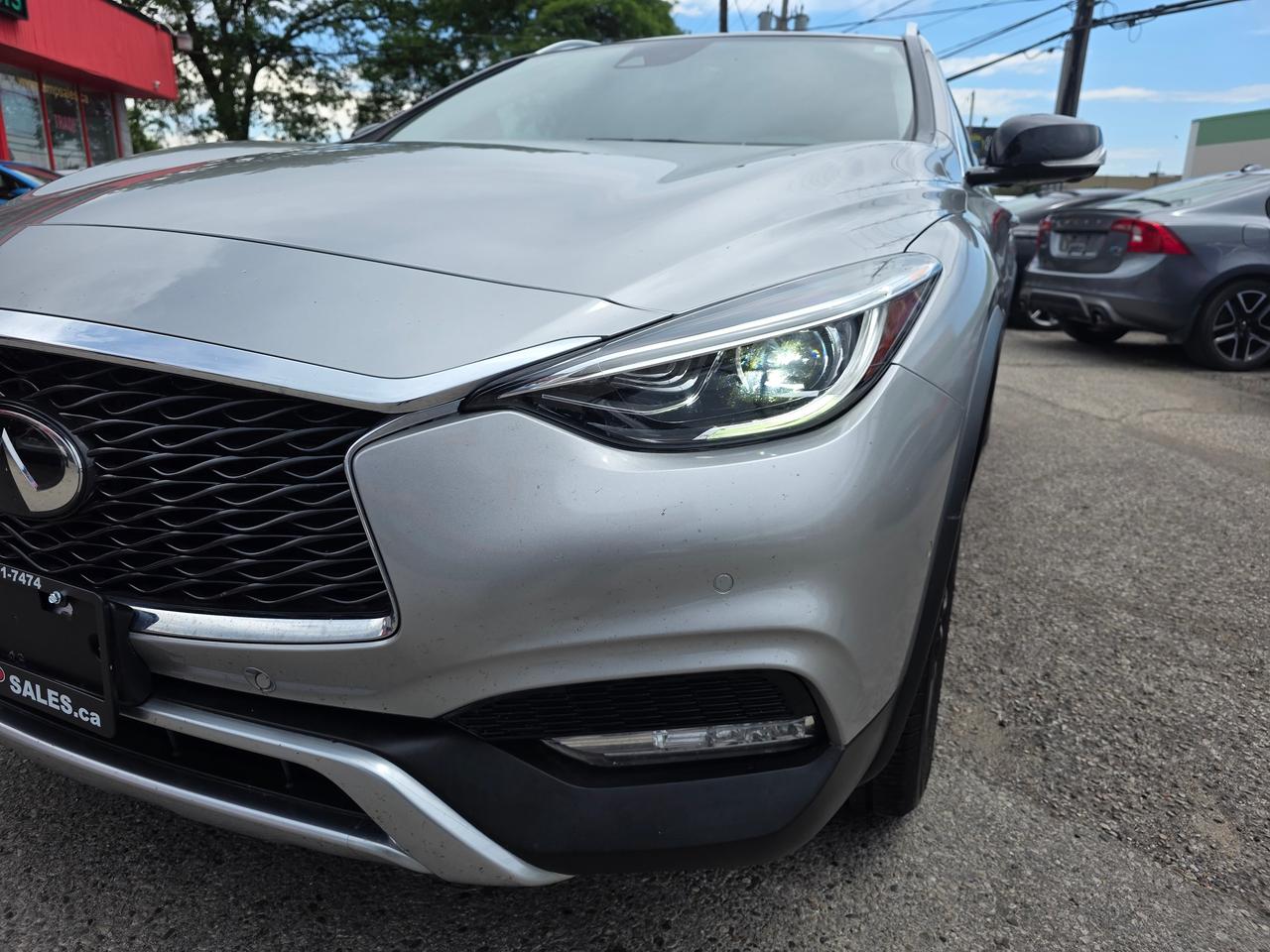 2017 Infiniti QX30 AWD Photo