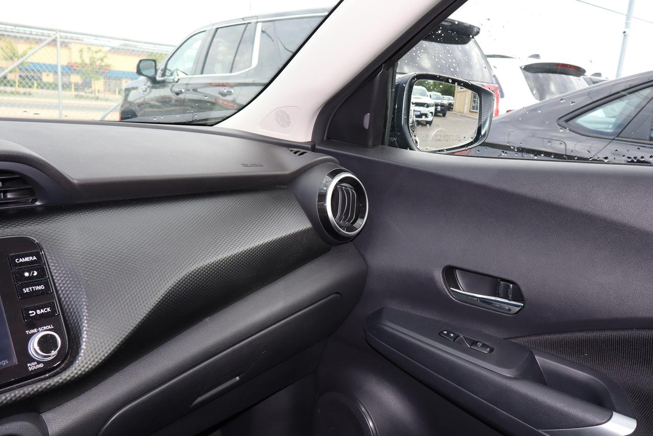 2025 Nissan Kicks SV FWD Photo