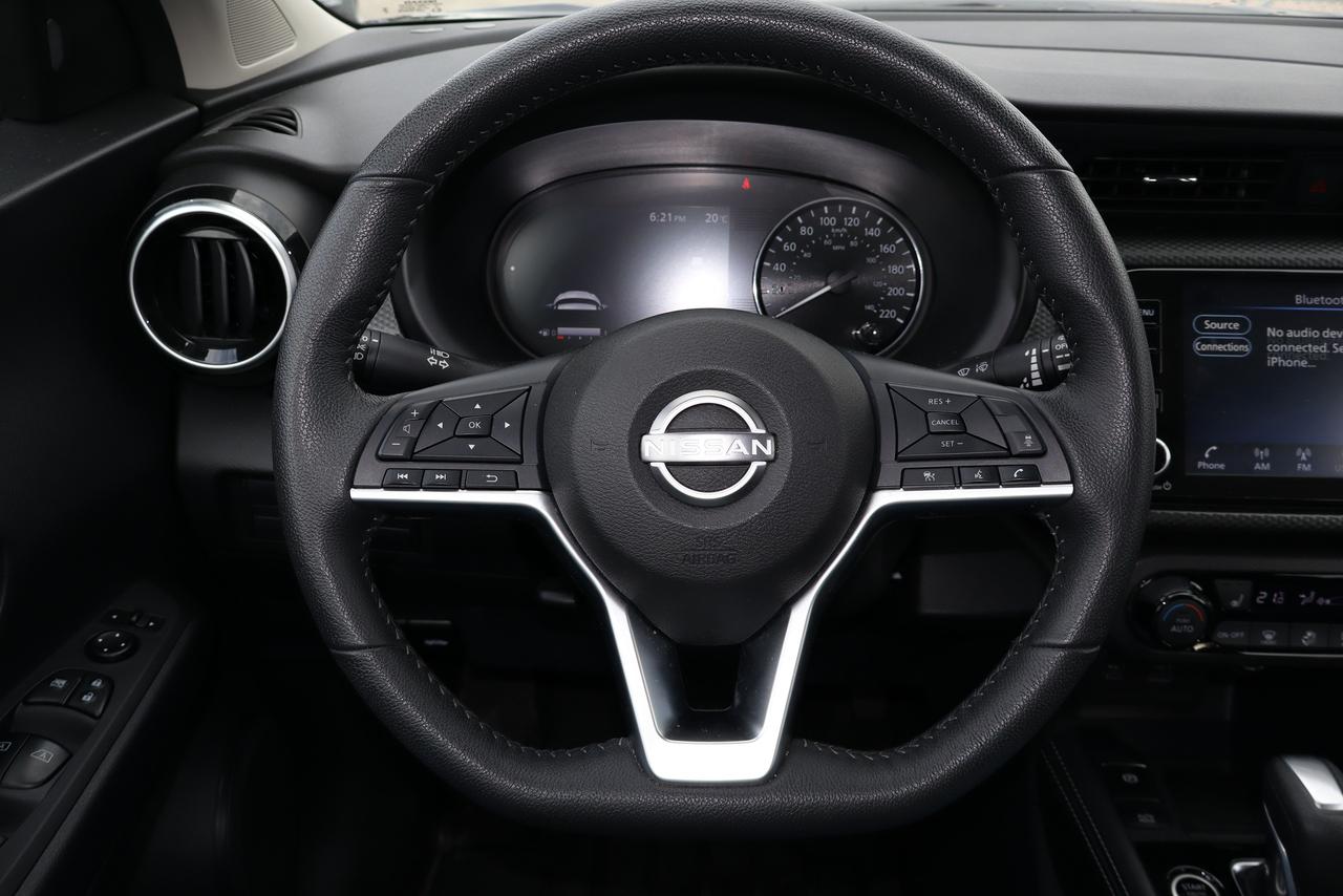 2025 Nissan Kicks SV FWD Photo