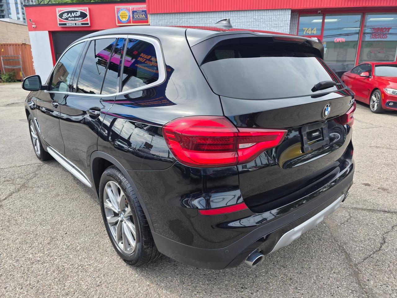 2018 BMW X3 xDrive30i Photo3