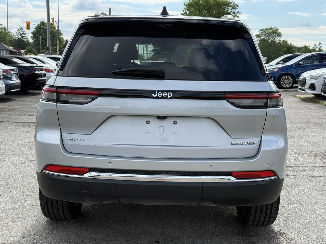 2023 Jeep Grand Cherokee LIMITED 4X4 Photo
