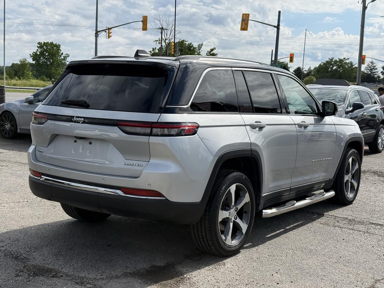 2023 Jeep Grand Cherokee LIMITED 4X4 Photo
