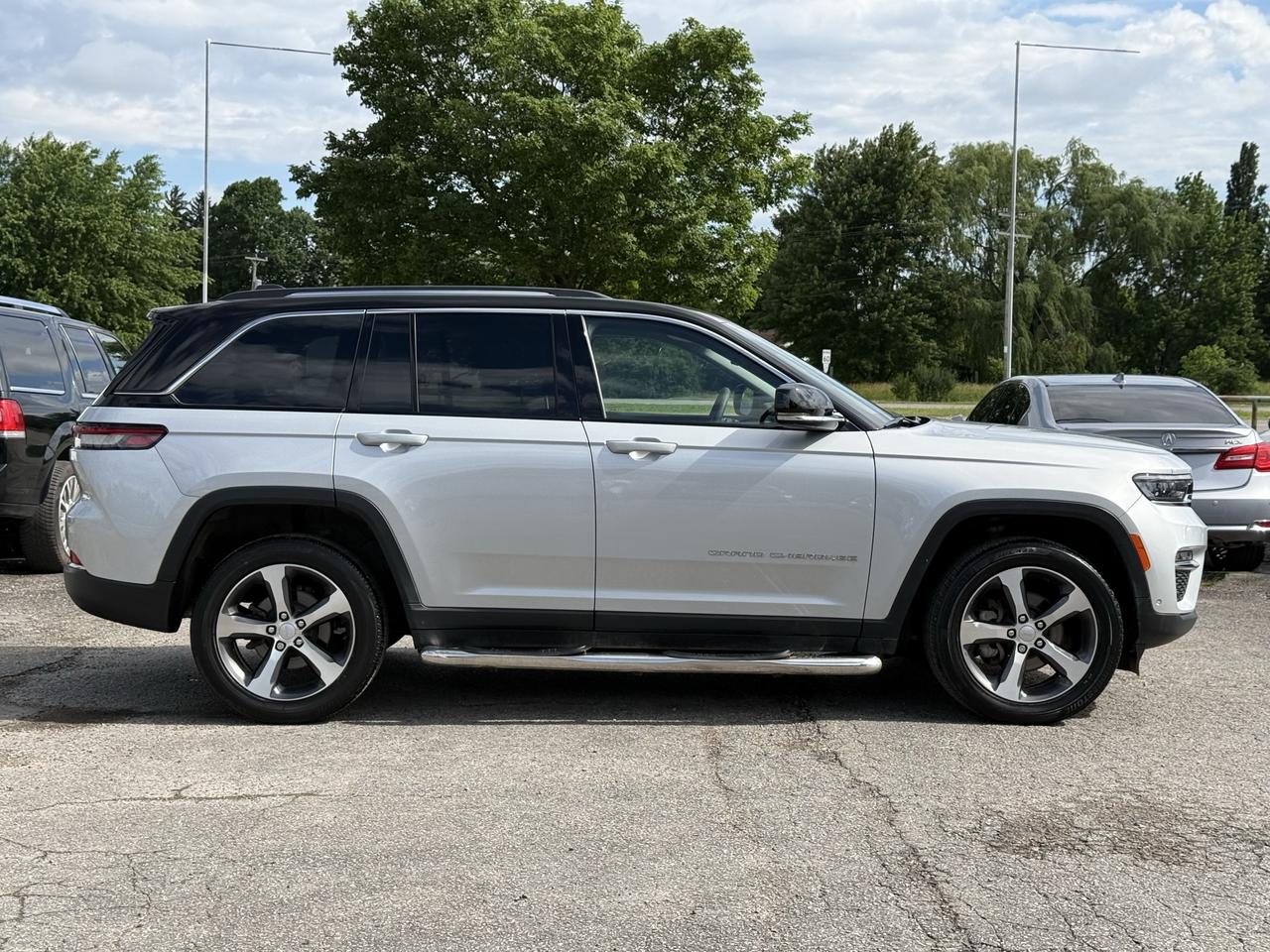 2023 Jeep Grand Cherokee LIMITED 4X4 Photo
