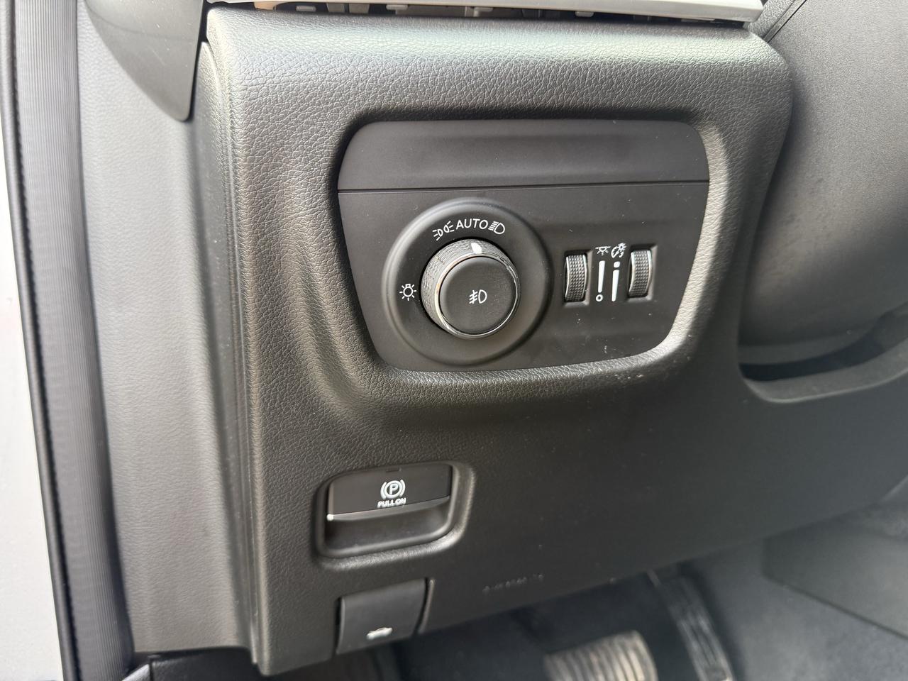 2023 Jeep Grand Cherokee LIMITED 4X4 Photo