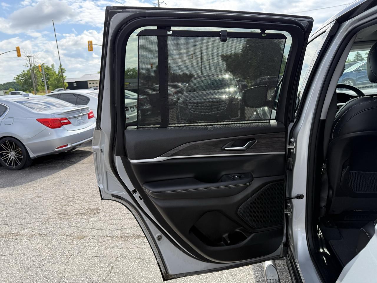 2023 Jeep Grand Cherokee LIMITED 4X4 Photo