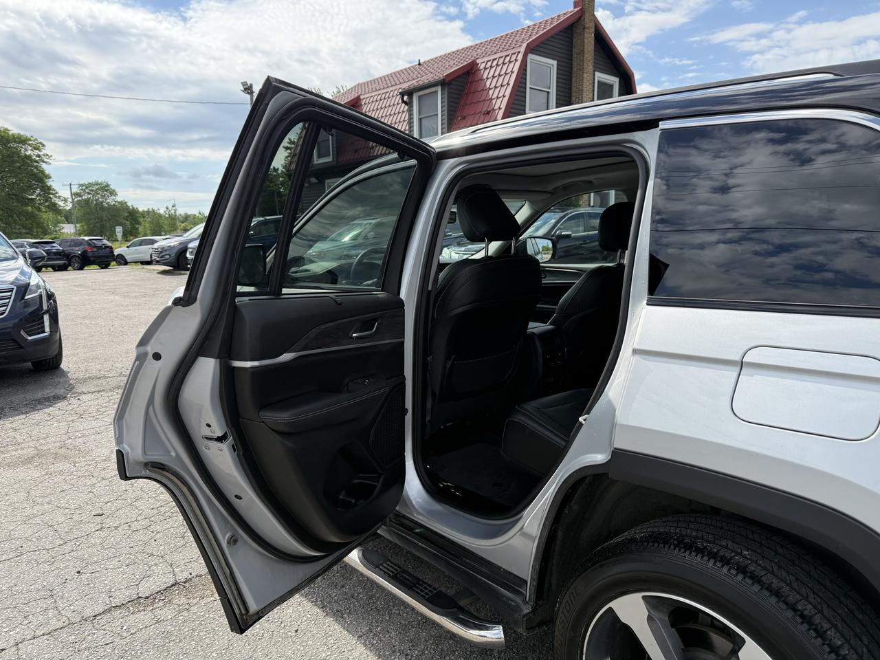 2023 Jeep Grand Cherokee LIMITED 4X4 Photo