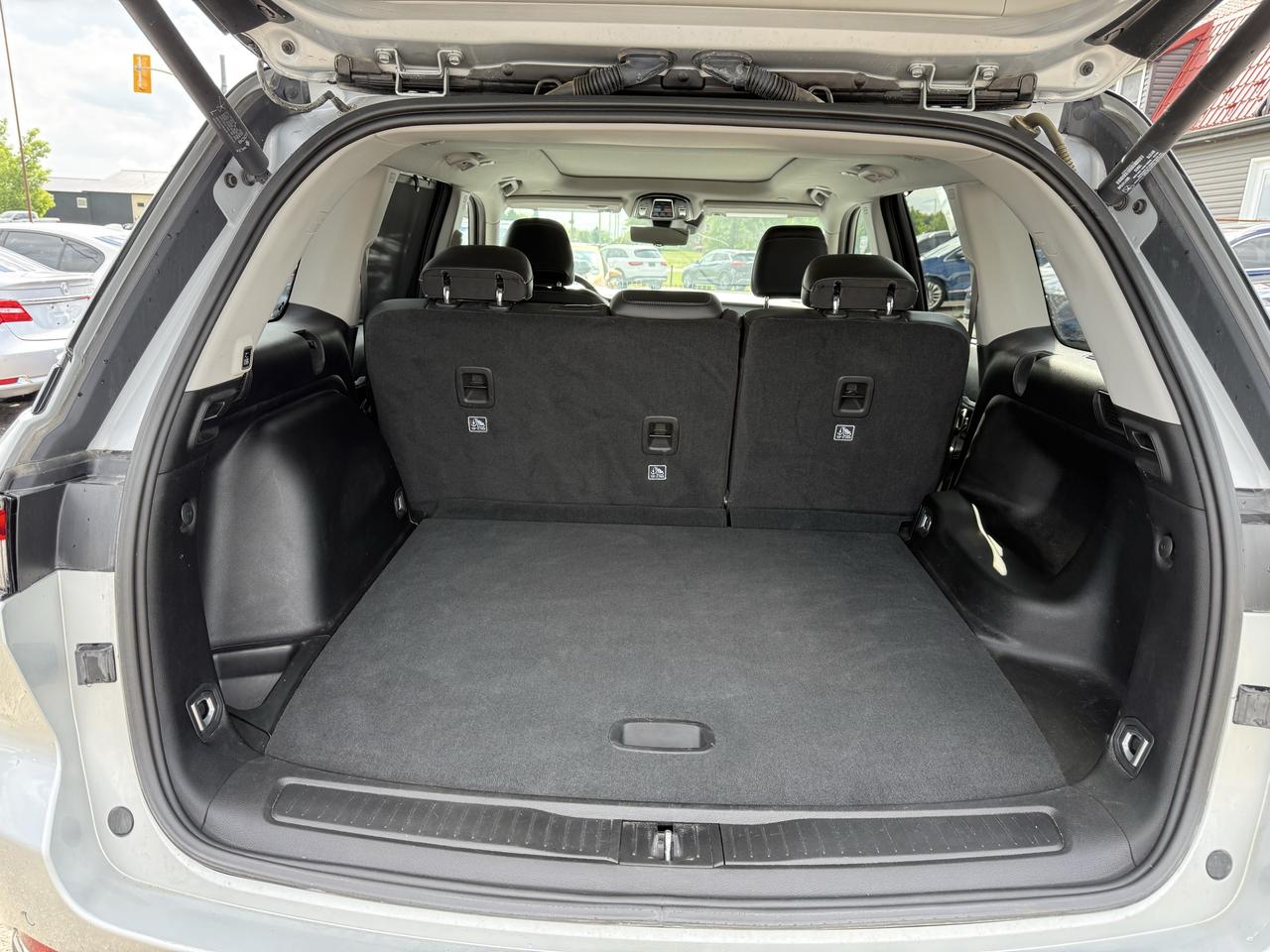 2023 Jeep Grand Cherokee LIMITED 4X4 Photo