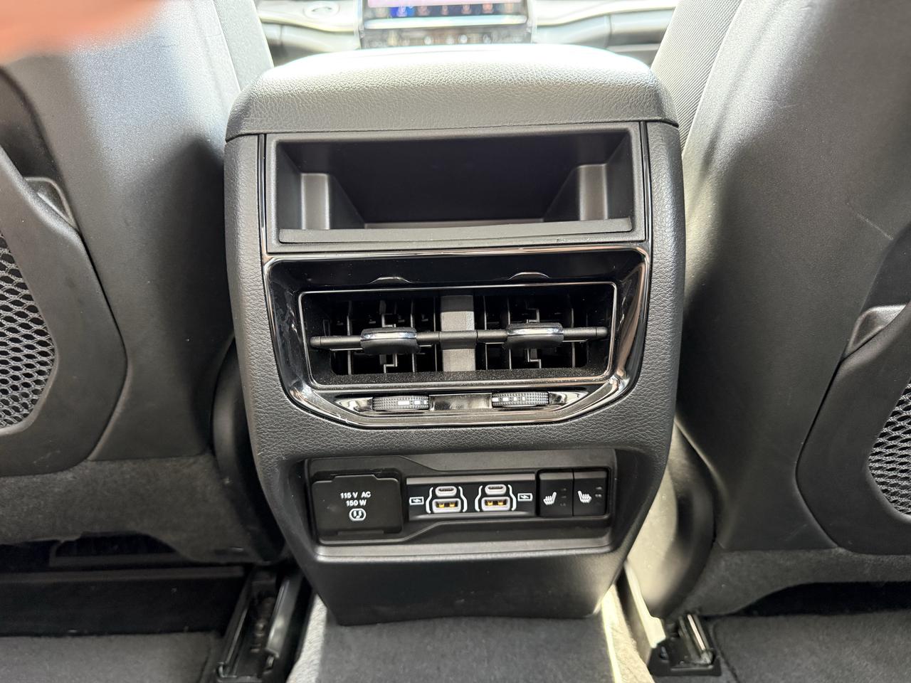 2023 Jeep Grand Cherokee LIMITED 4X4 Photo