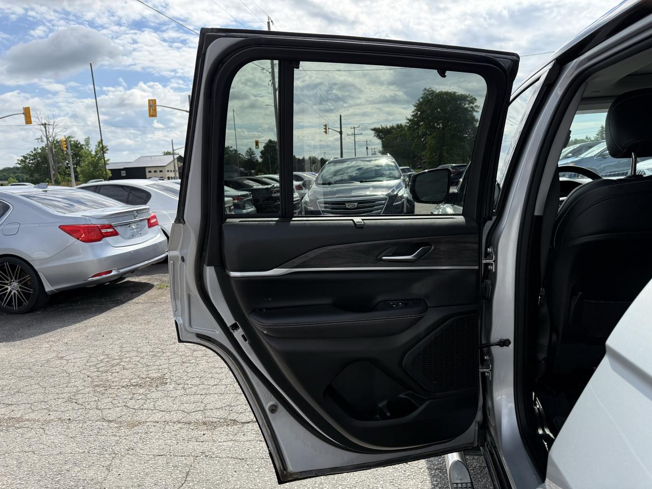 2023 Jeep Grand Cherokee LIMITED 4X4 Photo