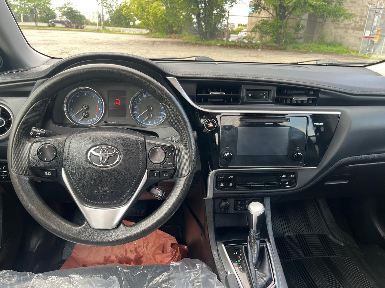 2017 Toyota Corolla 4dr Sdn CVT LE Photo