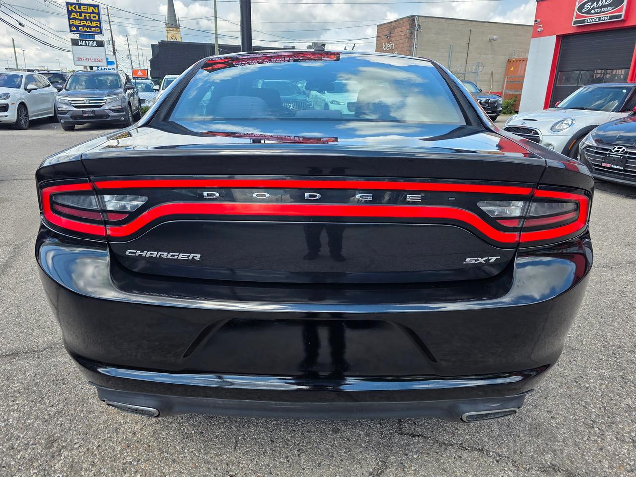 2016 Dodge Charger SXT Photo