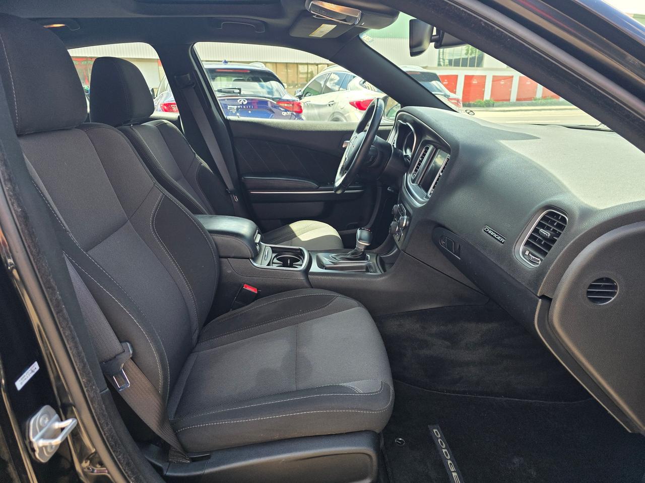 2016 Dodge Charger SXT Photo