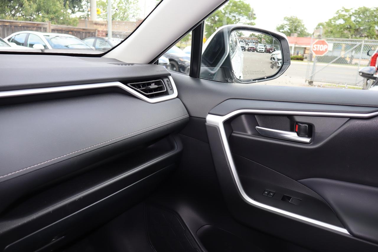 2025 Toyota RAV4 XLE AWD Photo