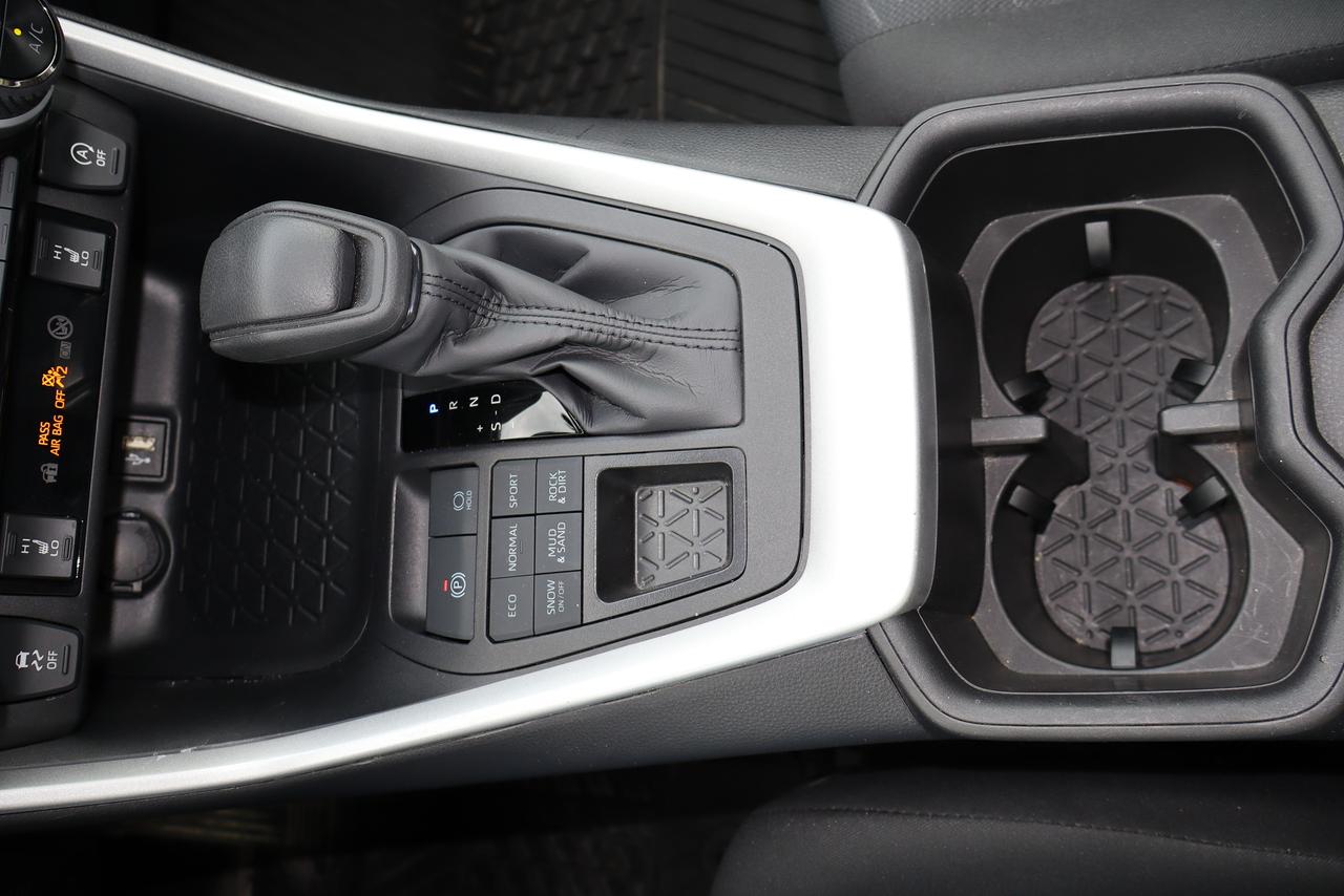 2025 Toyota RAV4 XLE AWD Photo