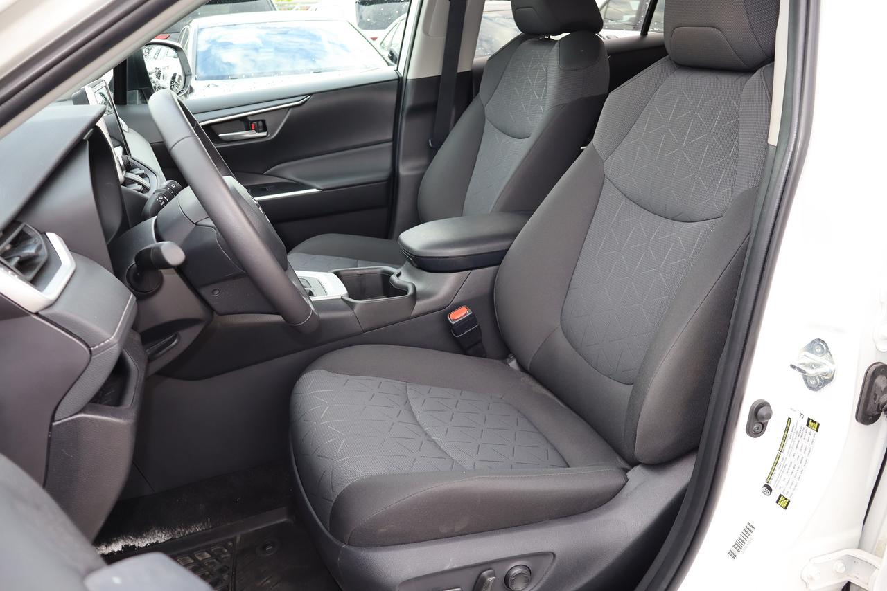 2025 Toyota RAV4 XLE AWD Photo