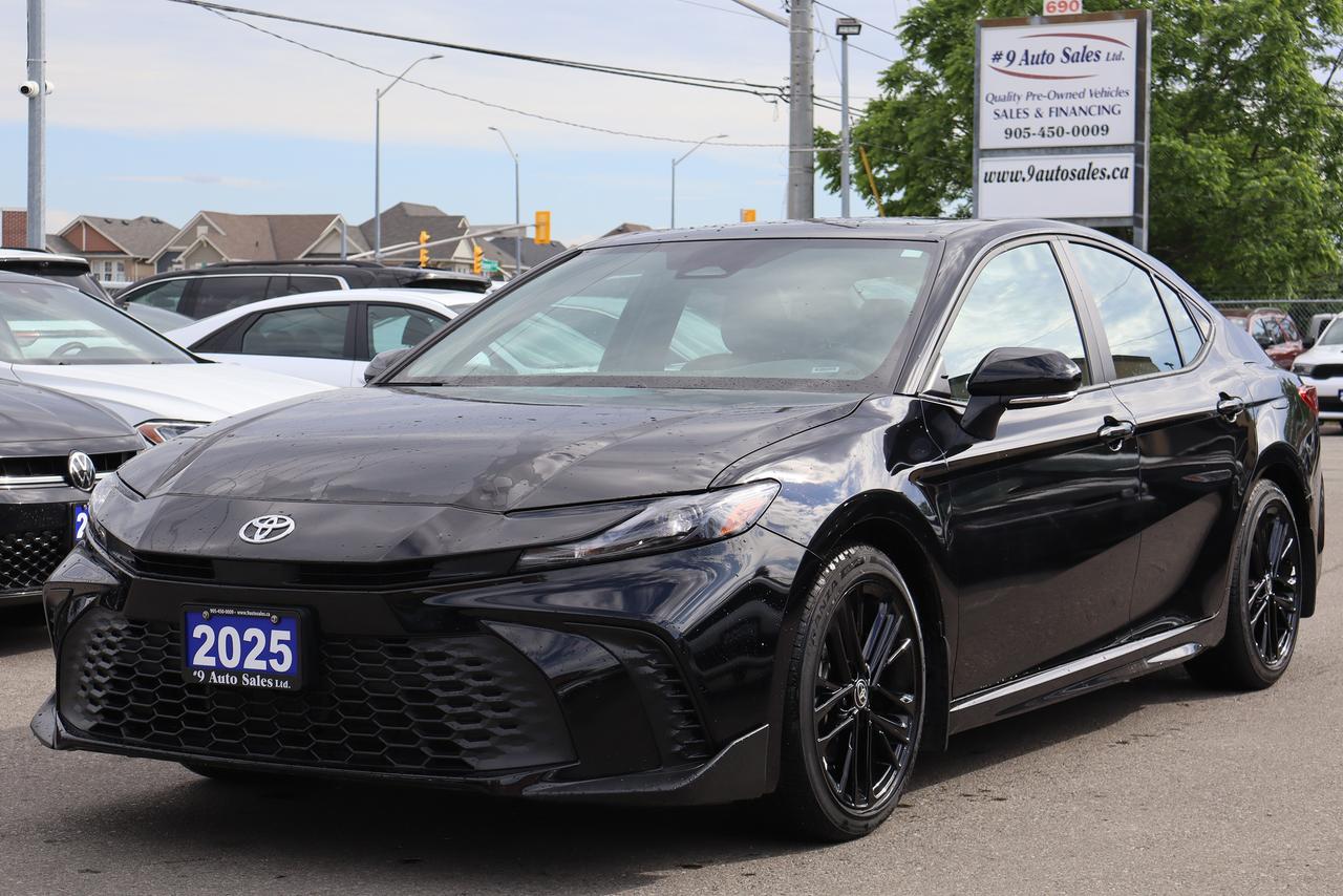2025 Toyota Camry SE CVT hybrid Photo
