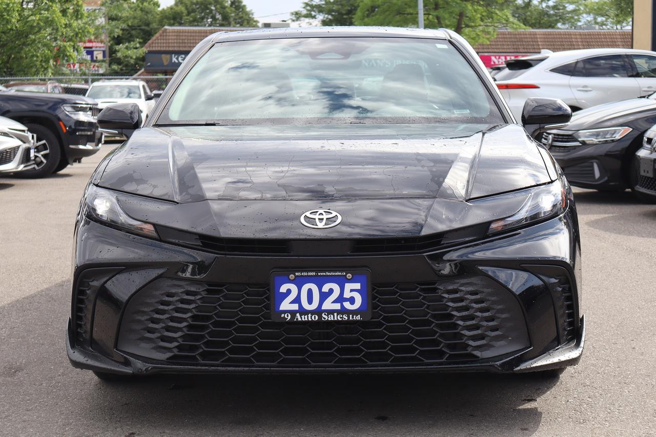 2025 Toyota Camry SE CVT hybrid Photo