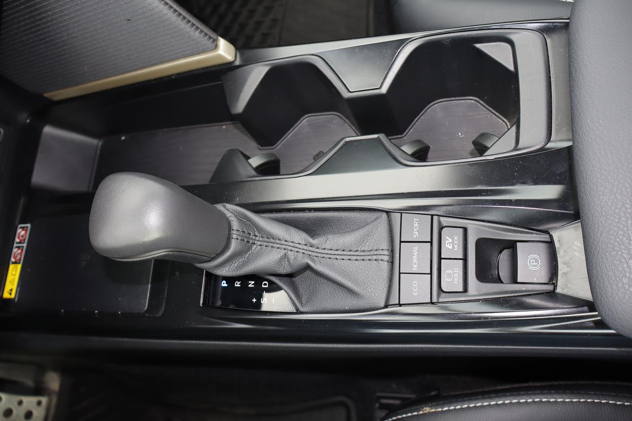 2025 Toyota Camry SE CVT hybrid Photo