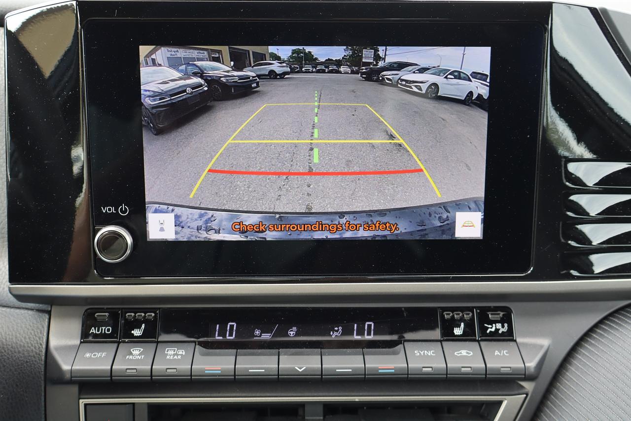 2025 Toyota Camry SE CVT hybrid Photo