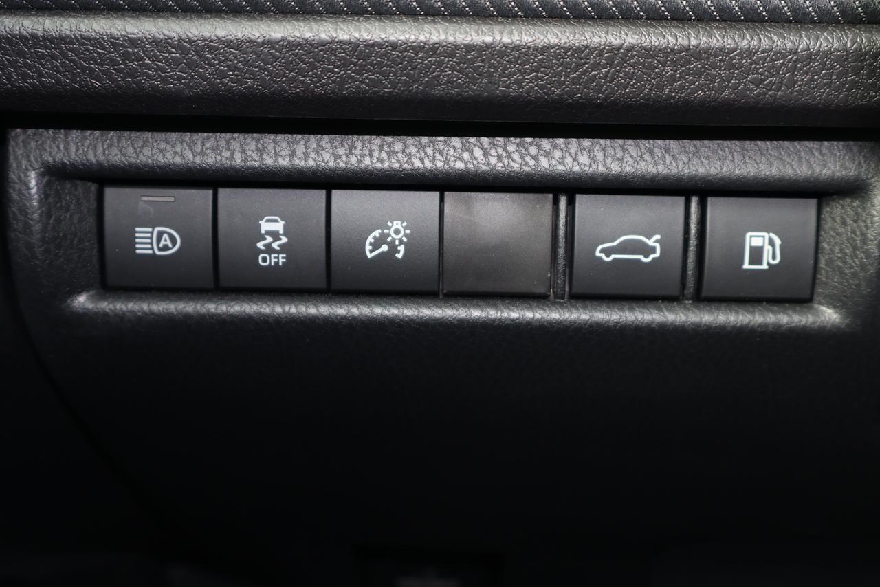 2025 Toyota Camry SE CVT hybrid Photo