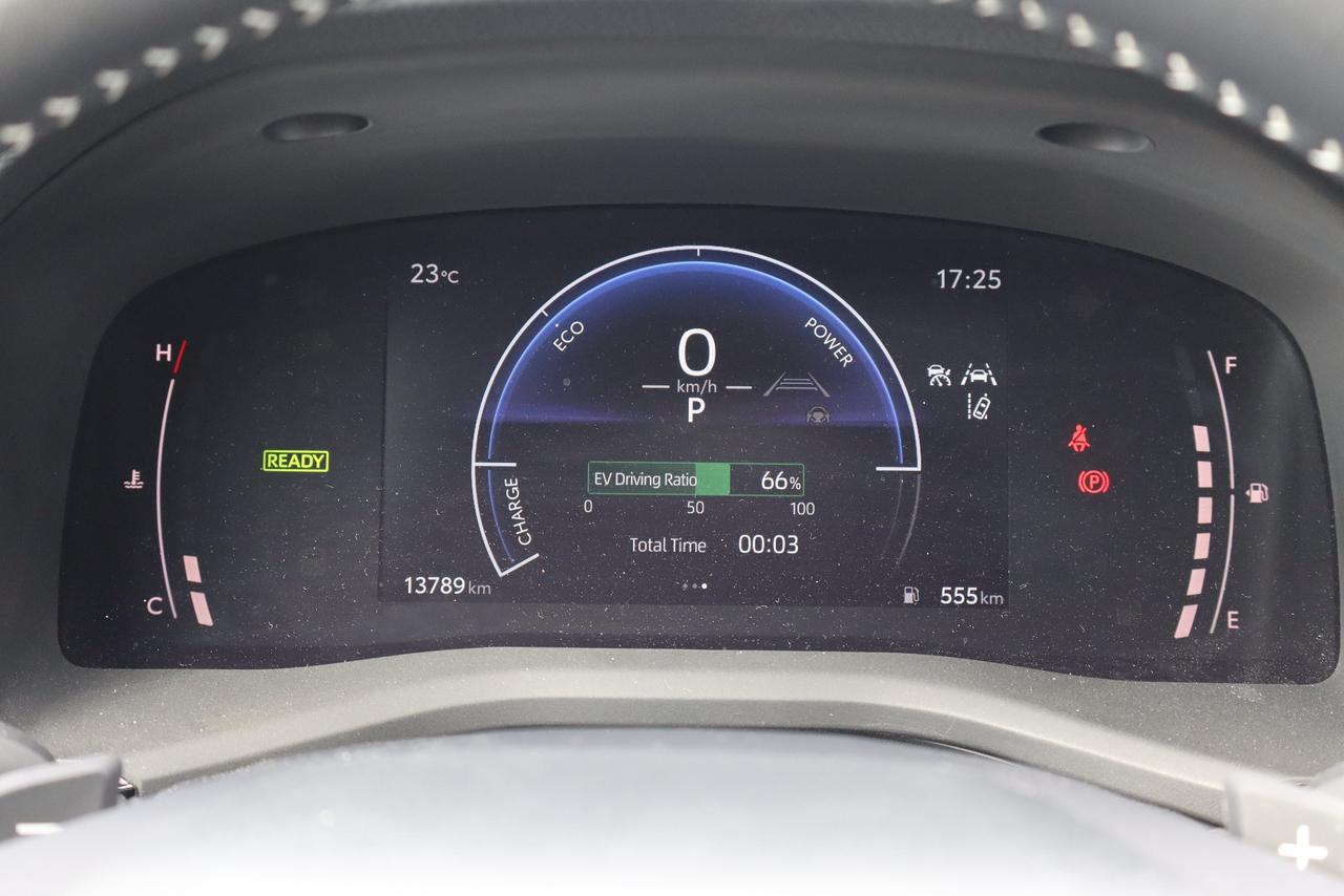 2025 Toyota Camry SE CVT hybrid Photo