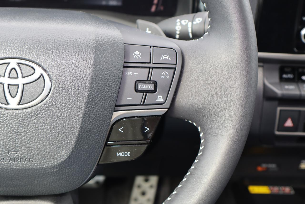2025 Toyota Camry SE CVT hybrid Photo