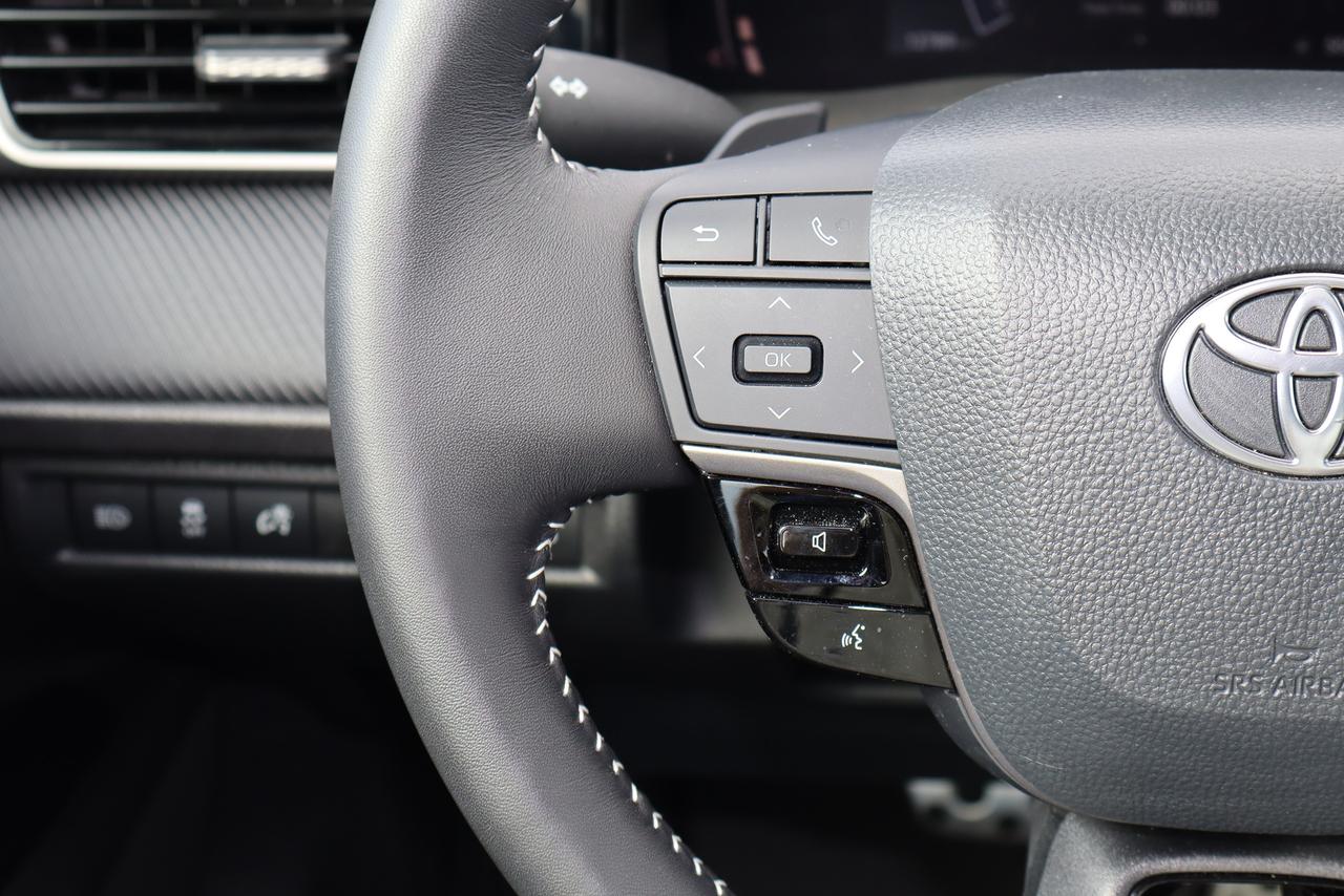 2025 Toyota Camry SE CVT hybrid Photo